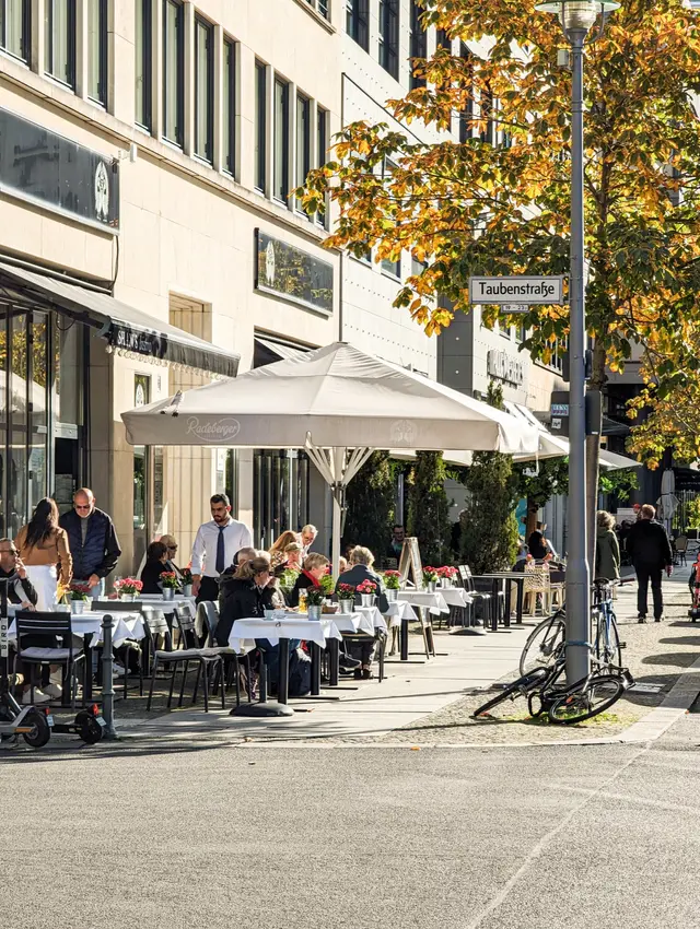 Street café in the neighbourhood