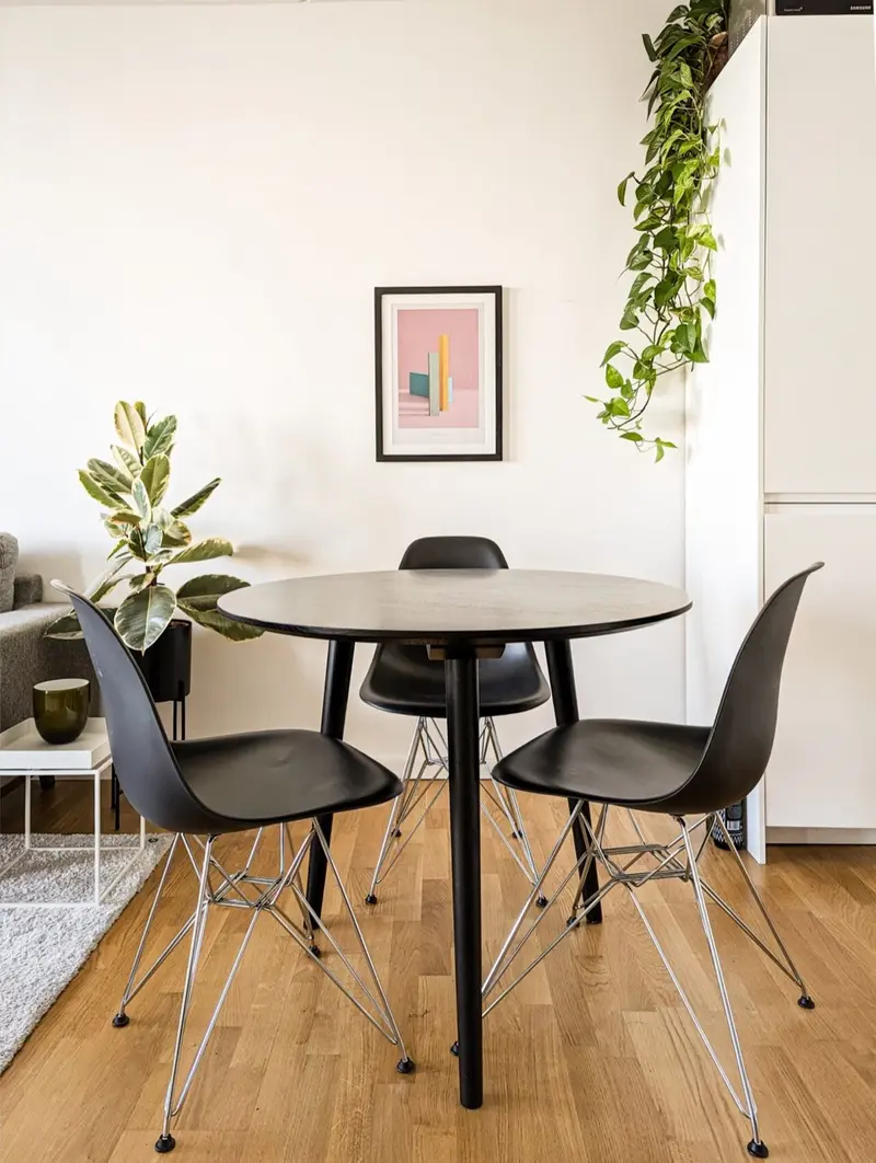 Bedroom and dining area